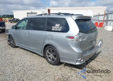 2013 Toyota Sienna Se 8 Passenger z USA, uszkodzony, nr VIN 5TDXK3DC1DS290542